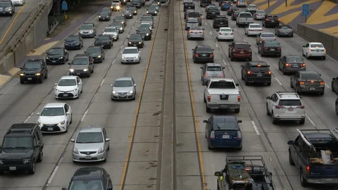 Traffic on the freeway 스톡 동영상 108594556
