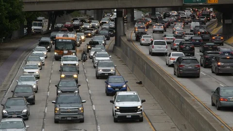 Traffic on the freeway 스톡 동영상 108594743