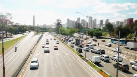Traffic on a freeway  in Sao Paulo 库存影片 72382707
