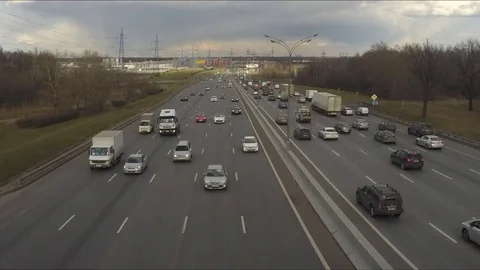 Traffic On Freeway In Spring Timelapse Stockbeeldmateriaal 77285455