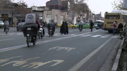 Traffic in front of a Bazar in Tehran, Iran Video stock 154537703