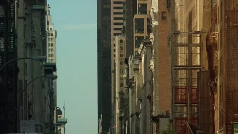Traffic in front of Flatiron Building,ultra hd 4k Stock Footage