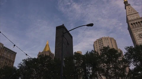Traffic in front of Flatiron Building,ultra hd 4k Stock Footage