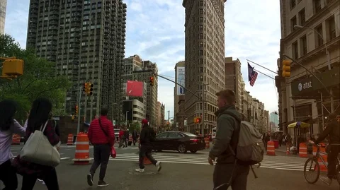 Traffic in front of Flatiron Building,ultra hd 4k Stock Footage