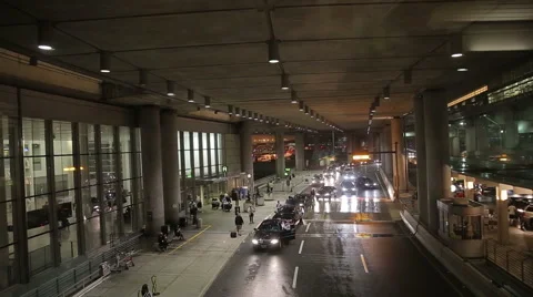 Traffic in front of Toronto Pearson International Airport Stock Footage 41122321