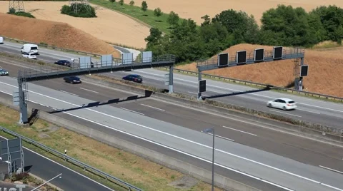 Traffic on the german autobahn A5 Видео 52092685
