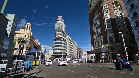 Traffic in Gran Vía and Callao Square on a sunny day. Capitol building. Video stock 77496885