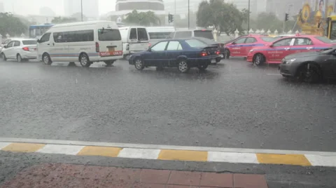 Traffic in heavy rain Stock-Footage 60274397