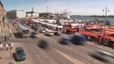 Traffic at Helsinki Kauppatori Video stock 84264042