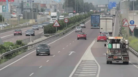 Traffic on the Highway Vídeo Stock 4885721
