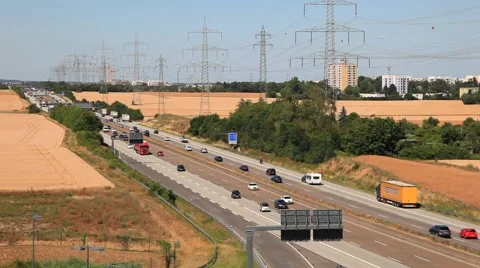 Traffic on the highway Vidéo 52090794