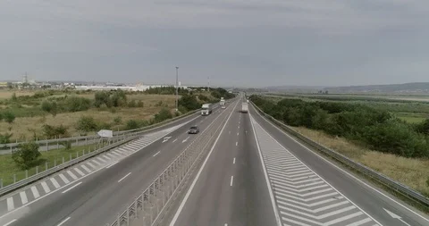 Traffic on the highway. Video stock 94123322