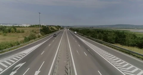 Traffic on the highway. Video stock 94123524