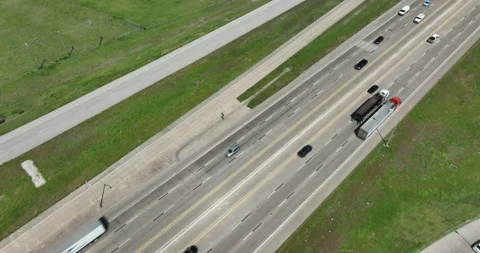 Traffic Insterstate 35 between San Antonio Austin Waco Dallas/Fort Worth Stock-Footage 335669881