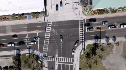 Traffic at an intersection in Daytona Beach, Florida. Stock-Footage 309850347