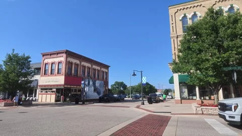 Traffic at an intersection in the downtown area. Video stock 347401316