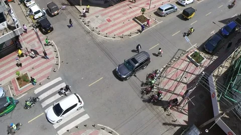 A traffic intersection in Nakuru. 스톡 동영상 282508544