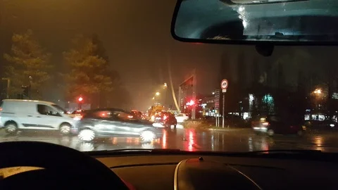 Traffic at intersection at night with rain - shot in Milan from inside the car Video stock 122060547