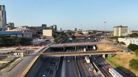 Traffic on Interstate 30 Kay Bailey Hutchison Convention Center in Dallas aerial Vidéo 342507004