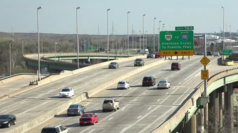 Traffic On Interstate 95 In Downtown Richmond, Virginia, USA Video stock 48894618