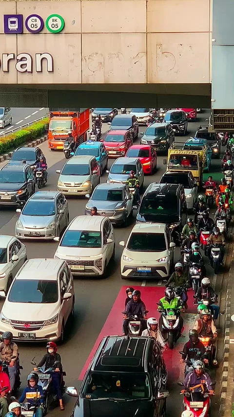 Traffic Jam 1 (Potrait) Stock Footage 334586152