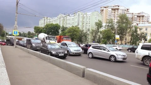 Traffic jam on the bridge Vídeos de archivo 77225877