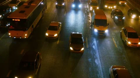 Traffic jam, dense slow flow of cars on a freeway at night. 库存影片 54661355