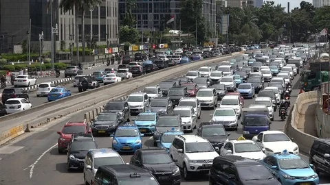 Traffic jam in Jakarta Stockbeeldmateriaal 85457856