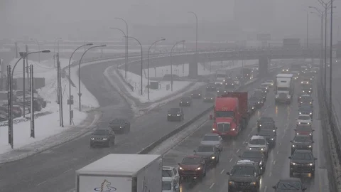 Traffic Jam at Rush Hour During a Winter Snow Storm 動画素材 87701607