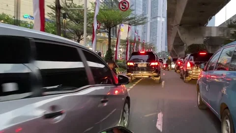 Traffic jam seen through motorcycle in Jakarta, Indonesia Vídeo Stock 287824802