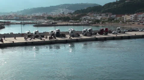 Traffic on the jetty (1) Видео 24617887