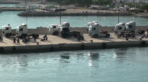 Traffic on the jetty (2) Stockbeeldmateriaal 24620837