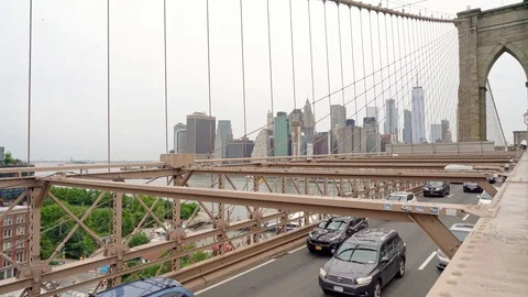 Traffic leaving the Brooklyn bridge Vídeo Stock 91663534