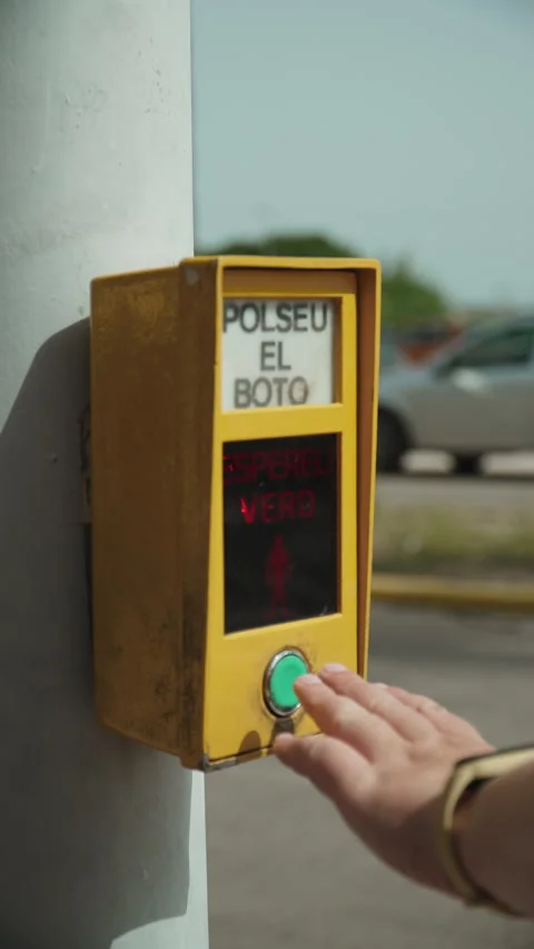 Traffic light activation button at pedestrian crossing pressed by woman hand. 動画素材 335641605