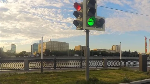 Traffic light and clouds timelapse Stockbeeldmateriaal 81604280
