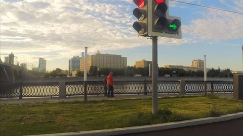 Traffic light and sky with clouds in summer timelapse Vidéo 81603611