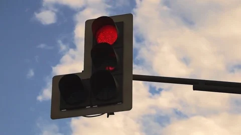 Traffic Light And Sky With Clouds Vidéo 82367866