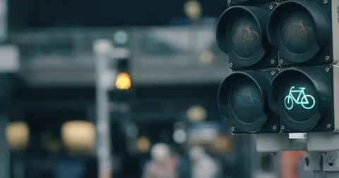 Traffic light change bycycle 스톡 동영상 87576978