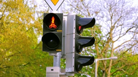 Traffic light changes Stock Footage 89932908