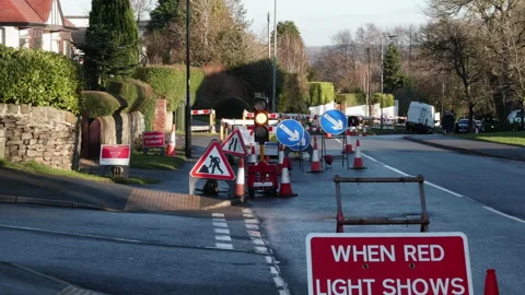 Traffic light changing colour at road works Video stock 146700534