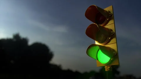 Traffic light changing from green to red Stock Footage 178659106