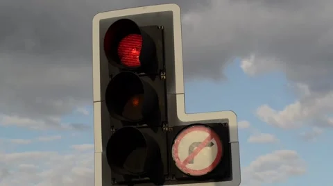 Traffic light changing from red to green united kingdom Stock Footage 48443459