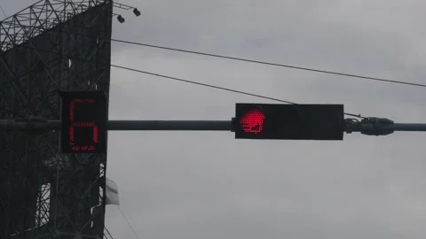 Traffic light countdown number above street and change red to green light Stock-Footage 138693918