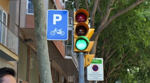 Traffic Light Cycle 4K UHD Stock Footage 51454095