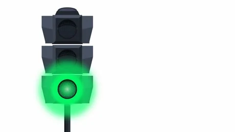 Traffic light cycling through red yellow and green signal lights. 4K 스톡 동영상 343265768
