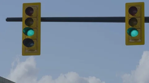 Traffic light (double) on the pole. 動画素材 118266187