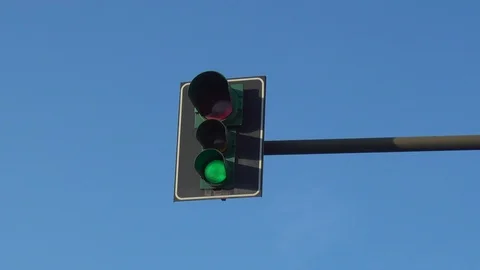 Traffic light from green light to red light Video stock 89636712
