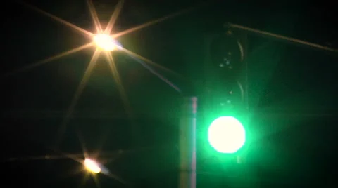 Traffic light is lit in red and green Vídeos de archivo 68283375