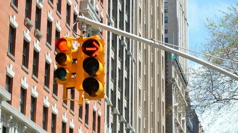Traffic light red and green transition Video stock 89779183
