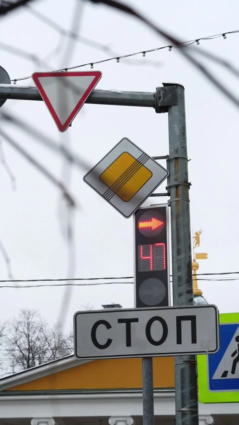 The traffic light is red Stockbeeldmateriaal 293718446